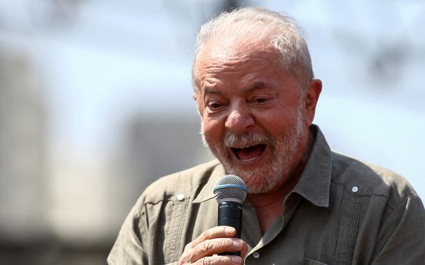 Ex-presidente Luiz Inácio Lula da Silva discursa durante comício em Taboão da Serra 10/08/2022 (Foto: REUTERS/Carla Carniel) Ex-presidente Luiz Inácio Lula da Silva discursa durante comício em Taboão da Serra 10/08/2022