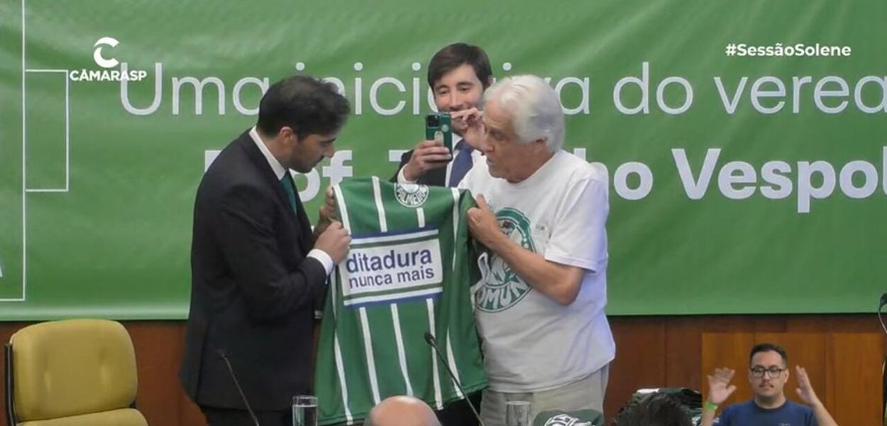 Abel Ferreira, técnico do Palmeiras, e o conselheiro Marco Gama (Foto: Reprodução) www.brasil247.com - Abel Ferreira, técnico do Palmeiras, e o conselheiro Marco Gama