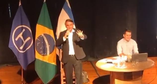 Bolsonaro discursa no Clube Hebraica no Rio (Foto: Reprodução) www.brasil247.com - Bolsonaro discursa no Clube Hebraica no Rio