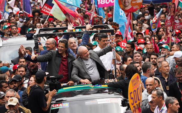 Ex-presidente Lula durante ato de campanha em São Paulo 01/10/2022 (Foto: REUTERS/Mariana Greif) Ex-presidente Lula durante ato de campanha em São Paulo 01/10/2022