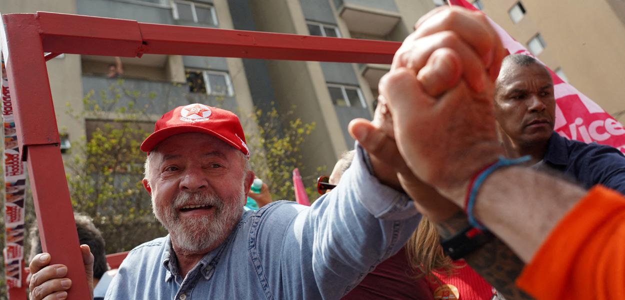 Lula em ato de campanha em São Bernardo do Campo 6/10/2022 (Foto: Mariana Greif/Reuters) www.brasil247.com - Lula em ato de campanha em São Bernardo do Campo 6/10/2022
