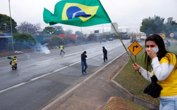 Apoiadores de Jair Bolsonaro na rodovia Castelo Branco, em Barueri (SP) 02/11/2022 (Foto: REUTERS/Amanda Perobelli/File Photo) Apoiadores de Jair Bolsonaro na rodovia Castelo Branco, em Barueri (SP) 02/11/2022