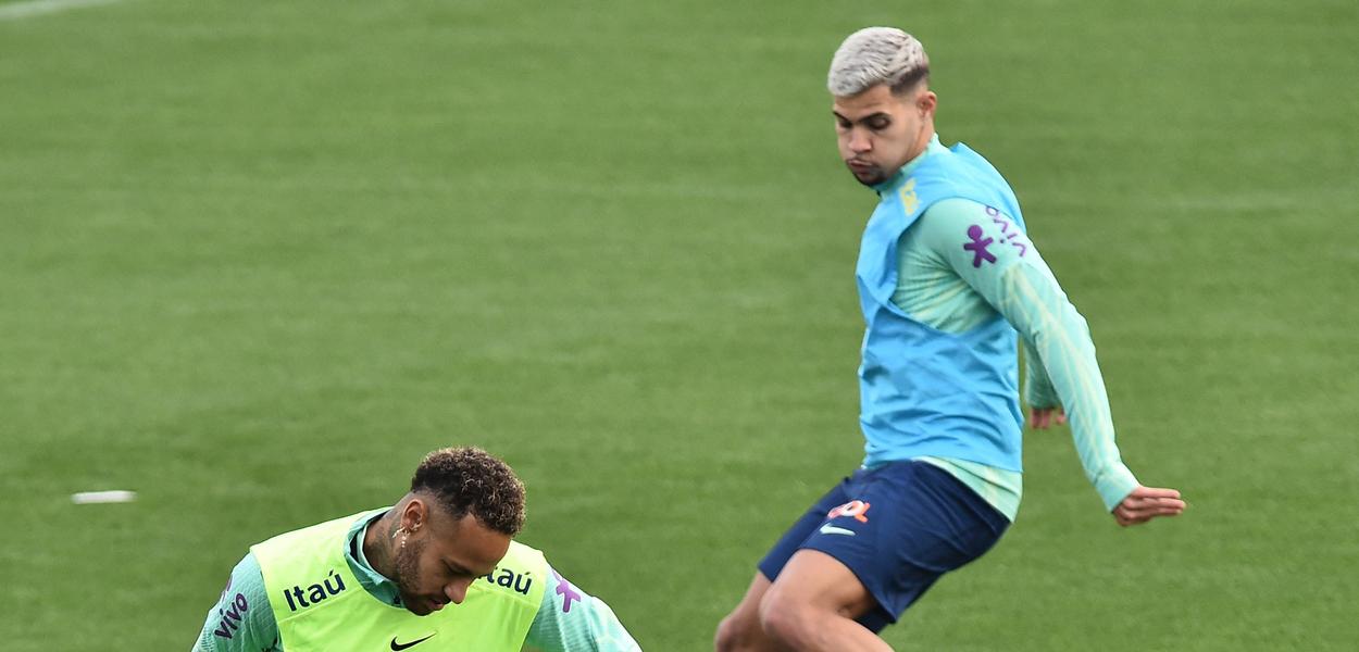 Neymar e Bruno Guimarães em treino da seleção brasileira em Turim 15/11/2022 (Foto: MASSIMO PINCA / REUTERS) www.brasil247.com - Neymar e Bruno Guimarães em treino da seleção brasileira em Turim 15/11/2022
