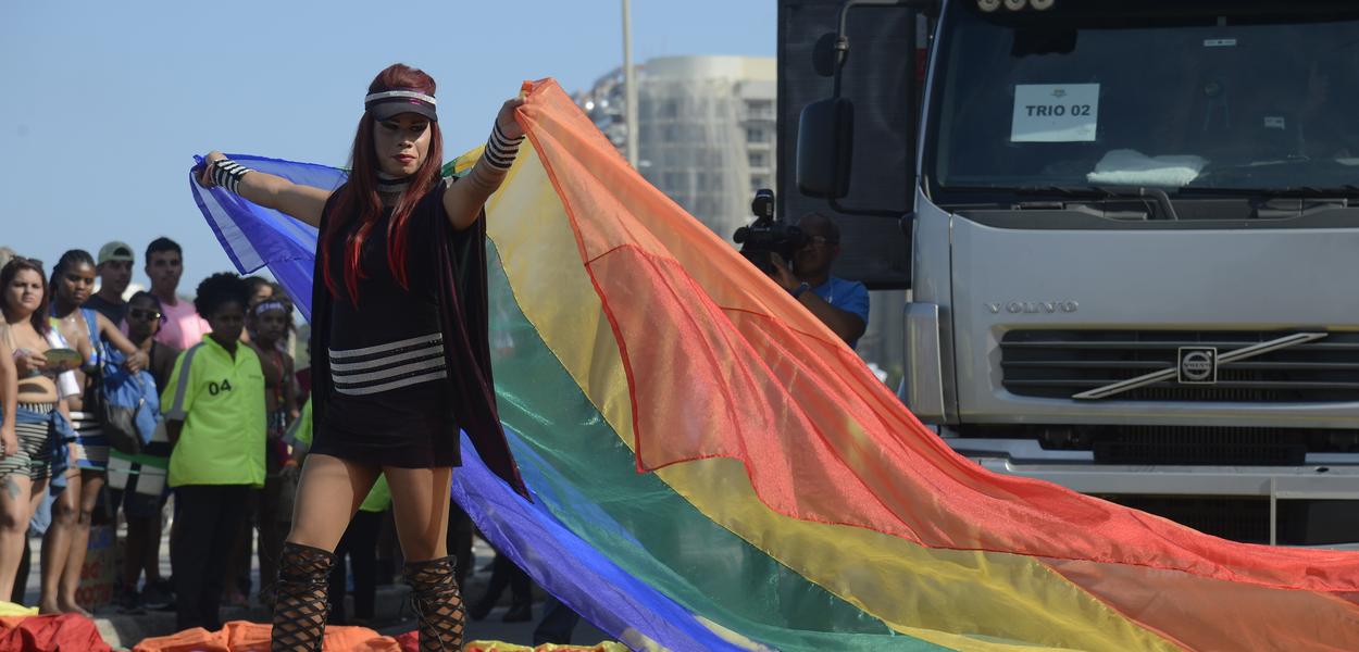 23ª parada do Orgulho LGBTI lota a Praia de Copacabana; na zona sul do Rio de Janeiro (Foto: Tomaz Silva/Agência Brasil) www.brasil247.com - 23ª parada do Orgulho LGBTI lota a Praia de Copacabana; na zona sul do Rio de Janeiro