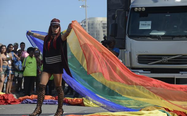 23ª parada do Orgulho LGBTI lota a Praia de Copacabana; na zona sul do Rio de Janeiro (Foto: Tomaz Silva/Agência Brasil) 23ª parada do Orgulho LGBTI lota a Praia de Copacabana; na zona sul do Rio de Janeiro