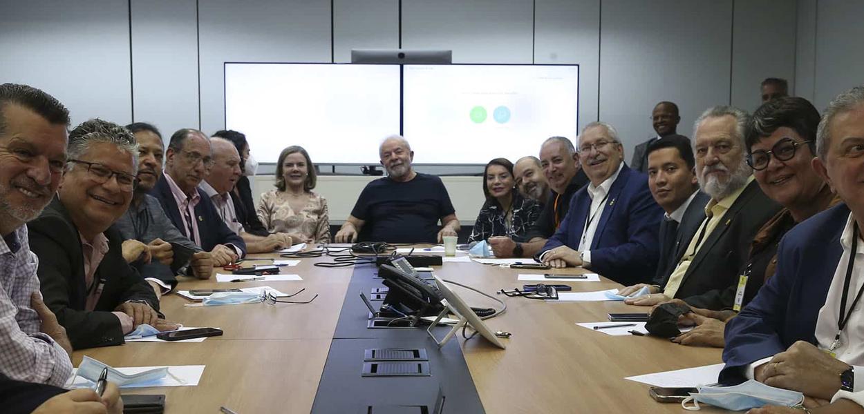 www.brasil247.com - Lula se reúne com centrais sindicais em Brasília