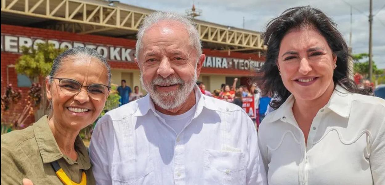www.brasil247.com - Da esq. para a dir.: Marina Silva, o presidente eleito Luiz Inácio Lula da Silva e Simone Tebet, durante evento de campanha no município de Teófilo Otoni (MG)