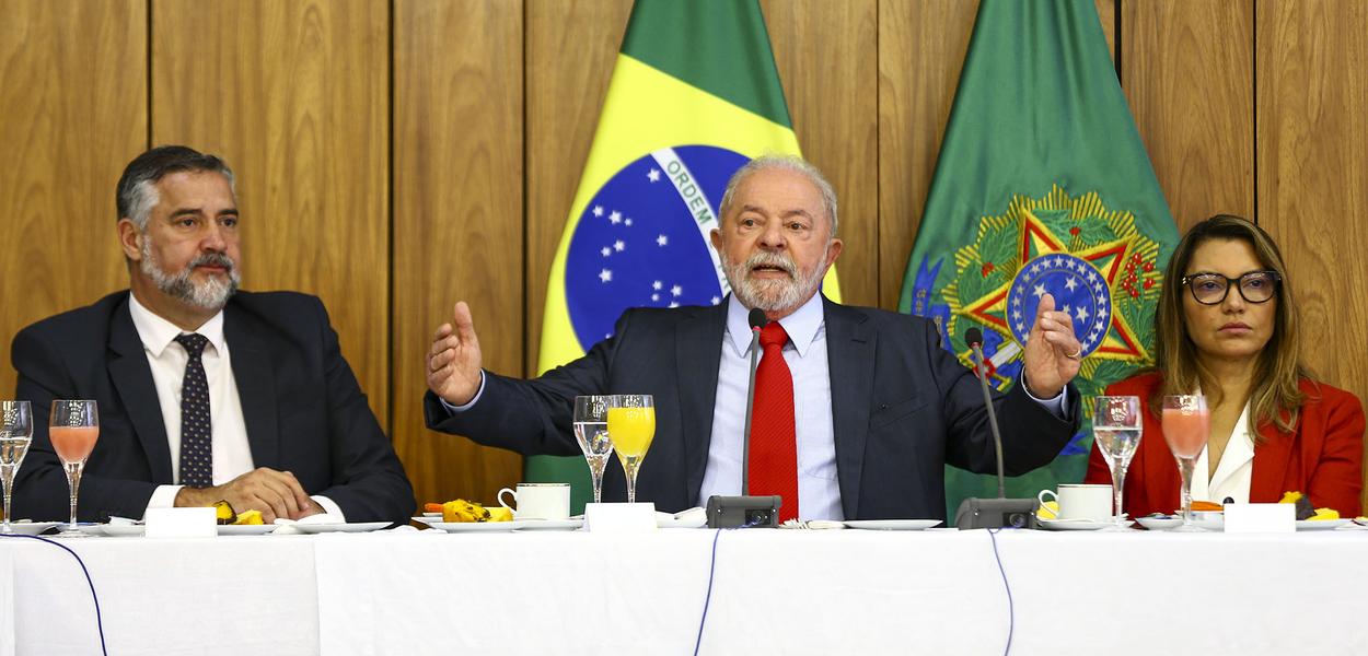 For&ccedil;as Armadas n&atilde;o s&atilde;o o poder moderador que elas pensam que s&atilde;o", afirma  presidente Lula - Brasil 247