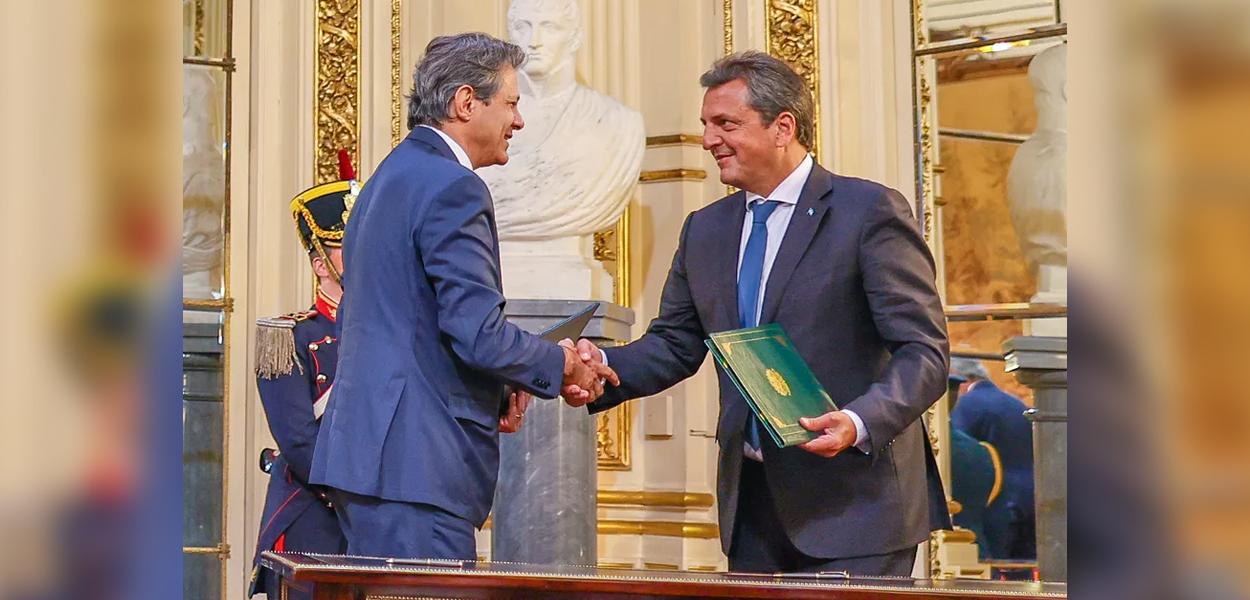 Fernando Haddad (à esq.) e o ministro da Economia da Argentina, Sergio Massa (Foto: Ricardo Stuckert) www.brasil247.com - Fernando Haddad (à esq.) e o ministro da Economia da Argentina, Sergio Massa