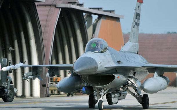 Caça a jato F-16 (Foto: Reprodução) Caça a jato F-16