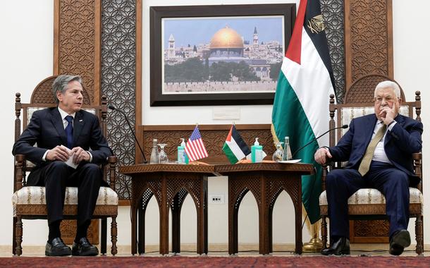 O secretário de Estado dos EUA, Antony Blinken, se reúne com o líder palestino, Mahmoud Abbas, em Ramallah, na Cisjordânia ocupada por Israel, em 31 de janeiro de 2023 (Foto: Majdi Mohammed/Pool via REUTERS) O secretário de Estado dos EUA, Antony Blinken, se reúne com o líder palestino, Mahmoud Abbas, em Ramallah, na Cisjordânia ocupada por Israel, em 31 de janeiro de 2023