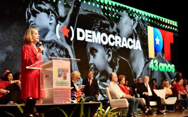 “Brasil não pode mais esperar por crescimento e empregos”, diz Gleisi, no aniversário do PT