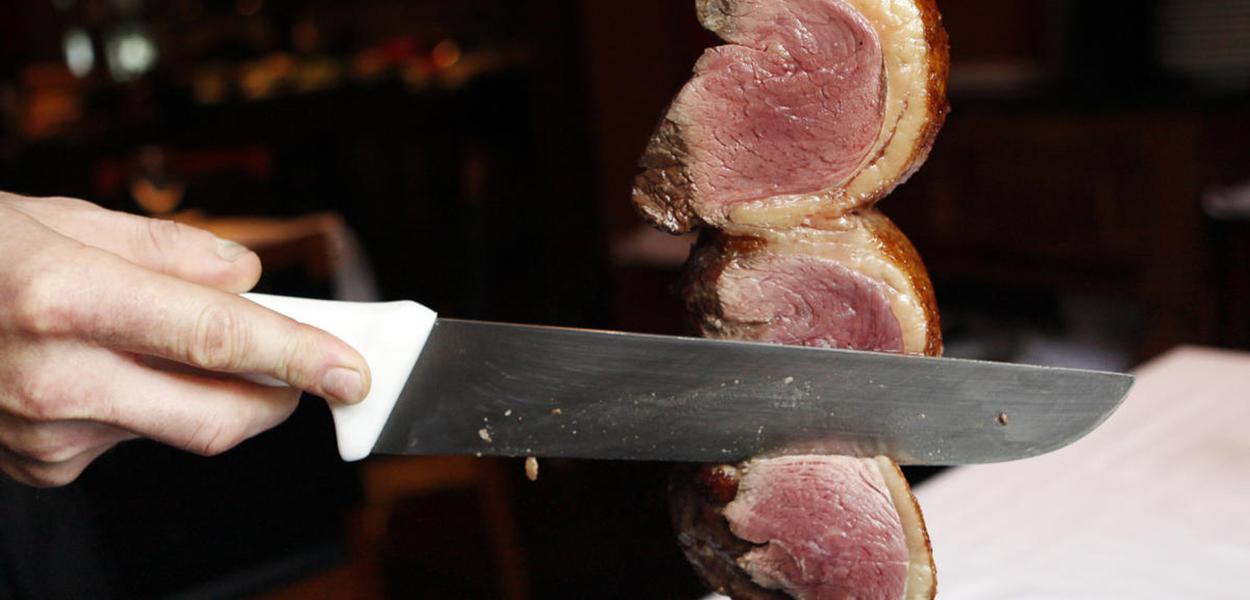 Pedaços de carne em supermercado (Foto: Paulo Whitaker - Reuters) www.brasil247.com - Pedaços de carne em supermercado