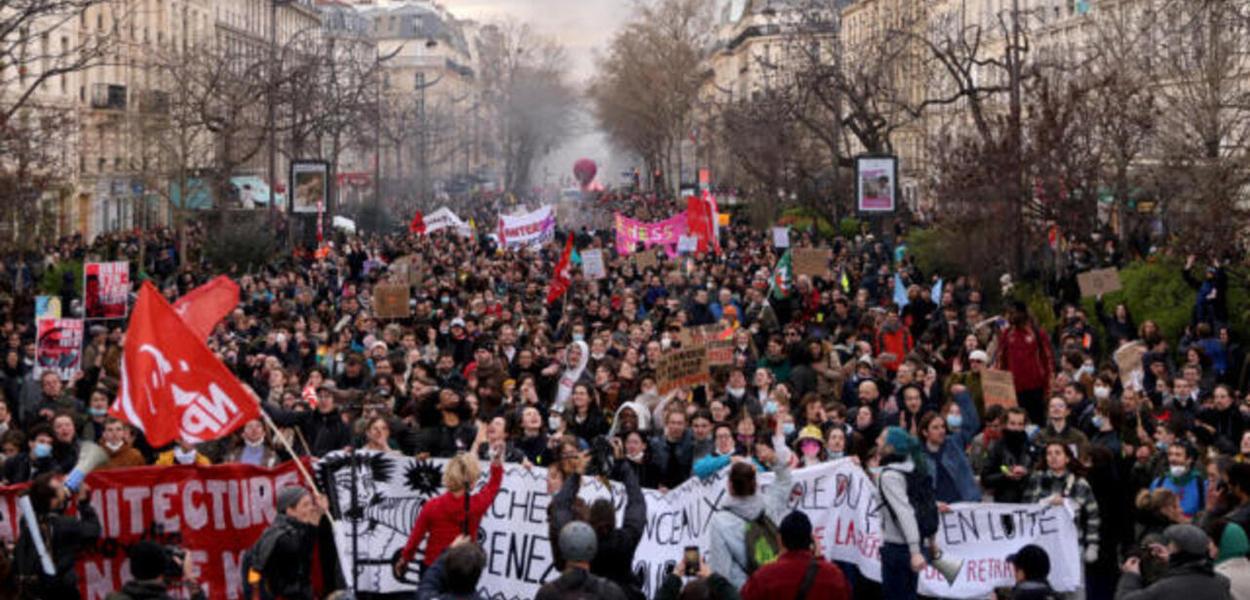 www.brasil247.com - Povo se manifesta em Paris contra reforma da Previdência imposta por Macron
