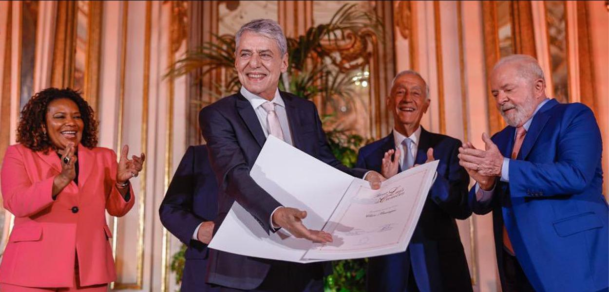 Chico Buarque recebe Prêmio Camões no Palácio de Queluz (Foto: Ricardo Stuckert/PR) www.brasil247.com - Chico Buarque recebe Prêmio Camões no Palácio de Queluz