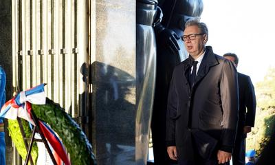 <p>Vučić polaže vijenac na Spomenik neznanom junaku povodom 80 godina oslobođenja Beograda</p>