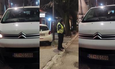 <p>POLICIJSKI KOMBI IZ KOJEG SU UPUĆENE UVREDE I PSOVKE NIKŠIĆANKI: Policajac odbio da se identifikuje. Cetinje, 05. 01. 2025. godine</p>
