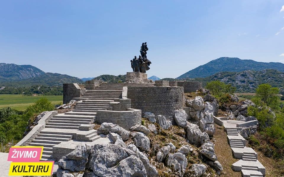 Spomen park „Ustanka i Revolucije“ na Grahovu