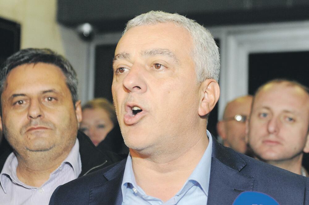 KAD ŠEF PARTIJE ŠTITI ,,SVOG MINISTRA": Andrja Mandić i Slaven Radunović (lijevo na slici)