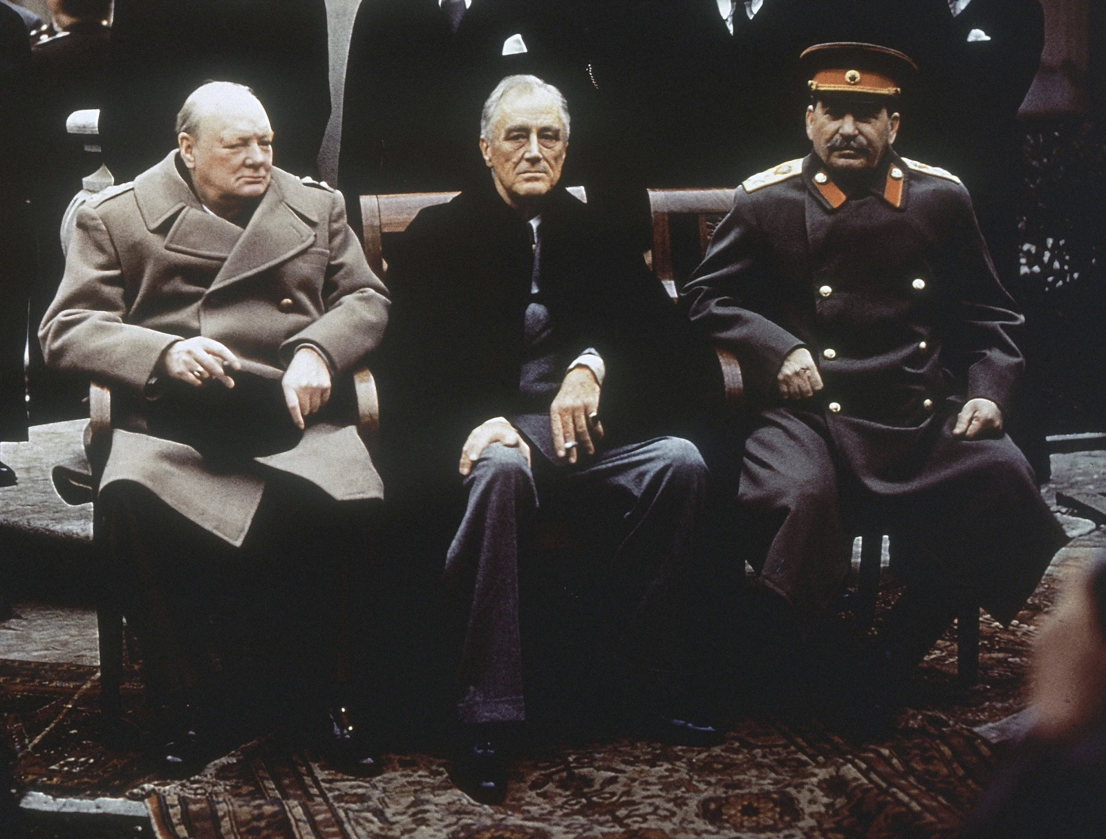 Britanski premijer Vinston Čerčil, američki predsjednik Frenklin Ruzvelt i sovjetski lider Josif Staljin sjede na terasi palate Livadija, u Jalti, na Krimu, 4. februara 1945.