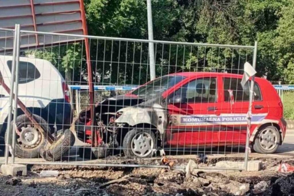 Zapaljeni automobil Komunalne policije Pljevlja