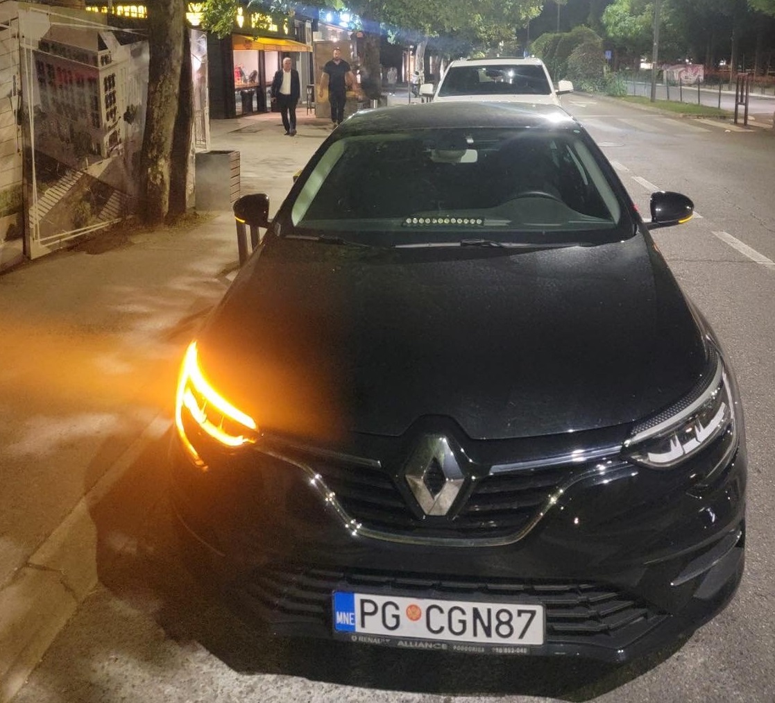 Službeni automobil