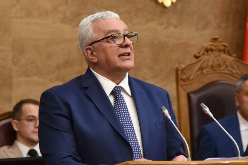 KONTROLOR POLITIČARA i TUŽILACA: Andrija Mandić u Skupštini Crne Gore