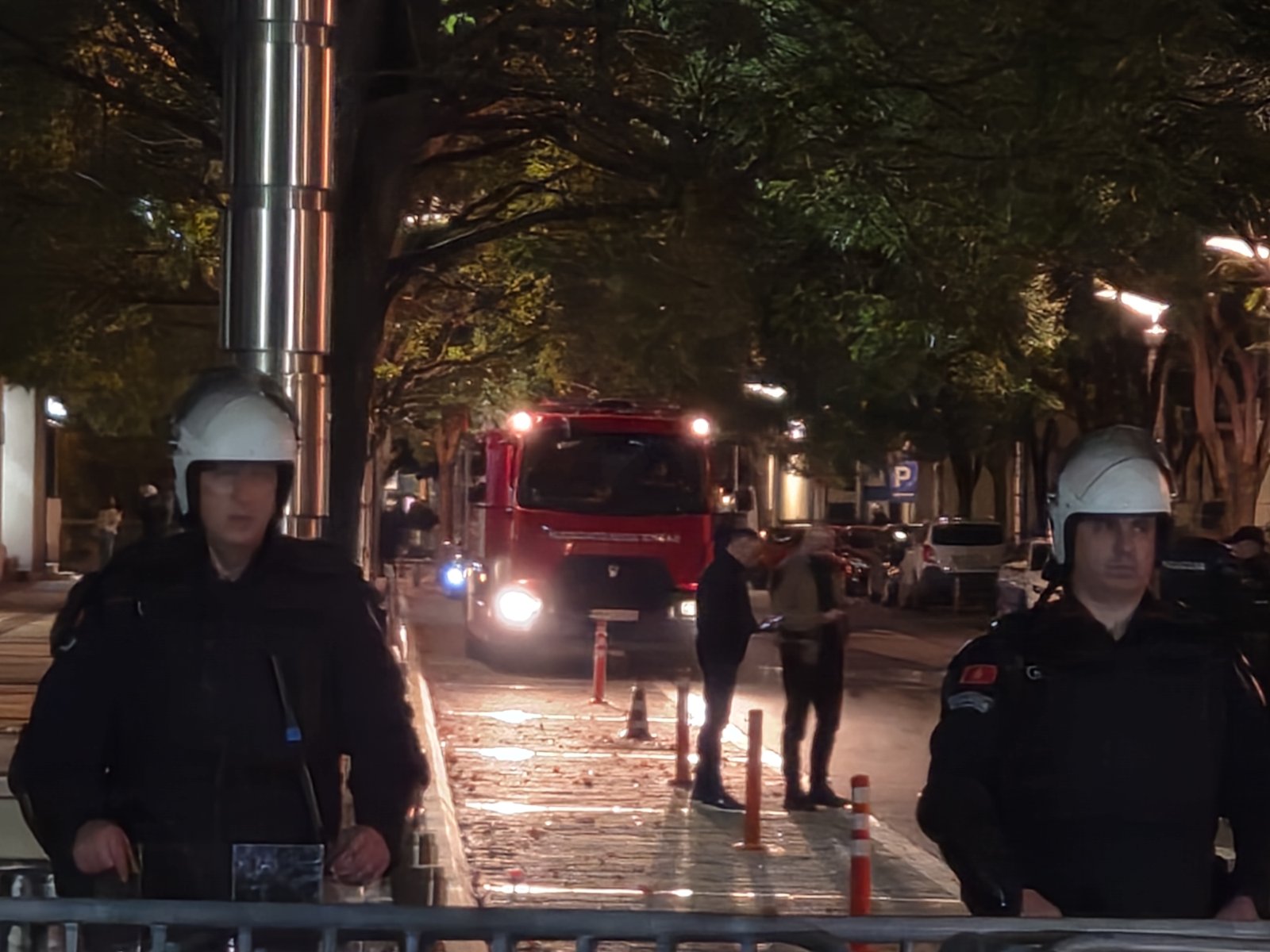 Policija kod zgrade Vlade