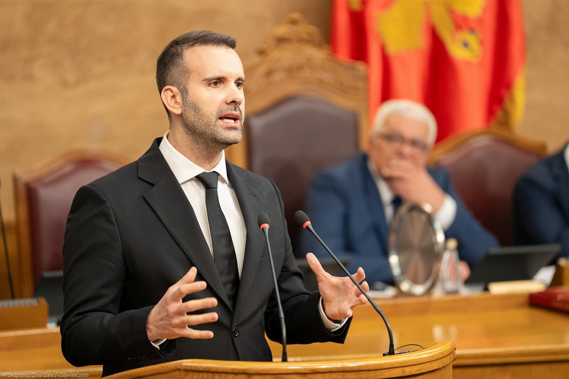 O OZBILJNIM TEMAMA UZ SPRDAČINU: Premijer Milojko Spajić