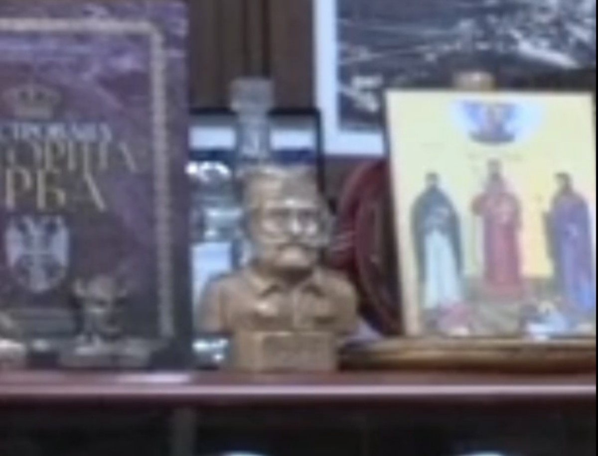 Minijatura biste četničkog zločinca Draže Mihailovića