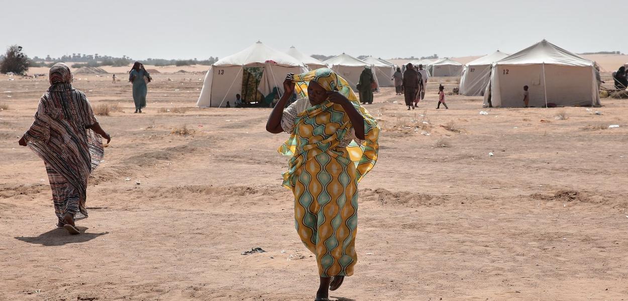 Sudanske žene u kampu za raseljene iz Sjevernog Darfura i drugih oblasti zahvaćenih konfliktom u novoupostavljenom kampu, 13. novembar 2025. (Foto: AP Photo/Marwan Ali)