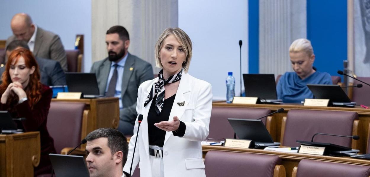 NE ZNAJU ISTORIJU SVOJE ZEMLJE: Slađana Kaluđerović i Bogdan Božović (Foto: Skupština Crne Gore)