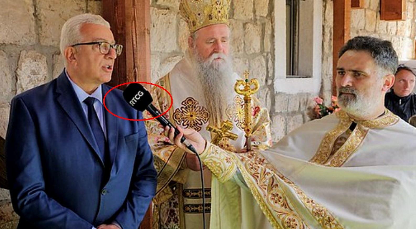 NEPISANI DOGOVOR: Andrija Mandić, Joanikije Mićović i sveštenik Crkve Srbije kao držač mikrofona