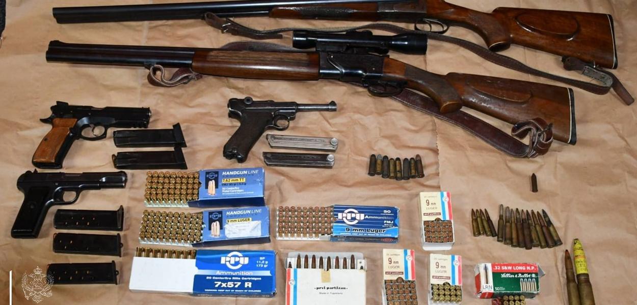 Oduzeto oružje i municija (Foto: Uprava policije)