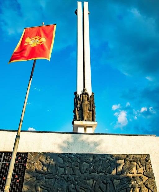 U ČAST STRADALIM U BORBI PROTIV FAŠIZMA: Spomenik na Stražici 