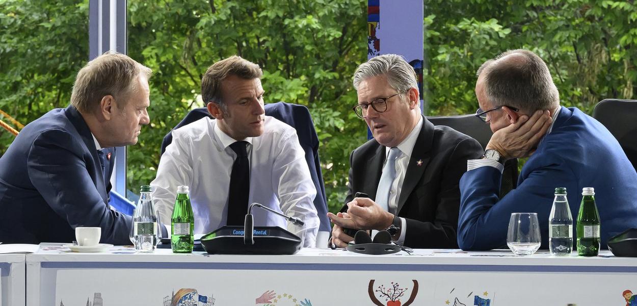Tusk, Makron, Starmer i Merc (Foto: AP/Leon Neal)