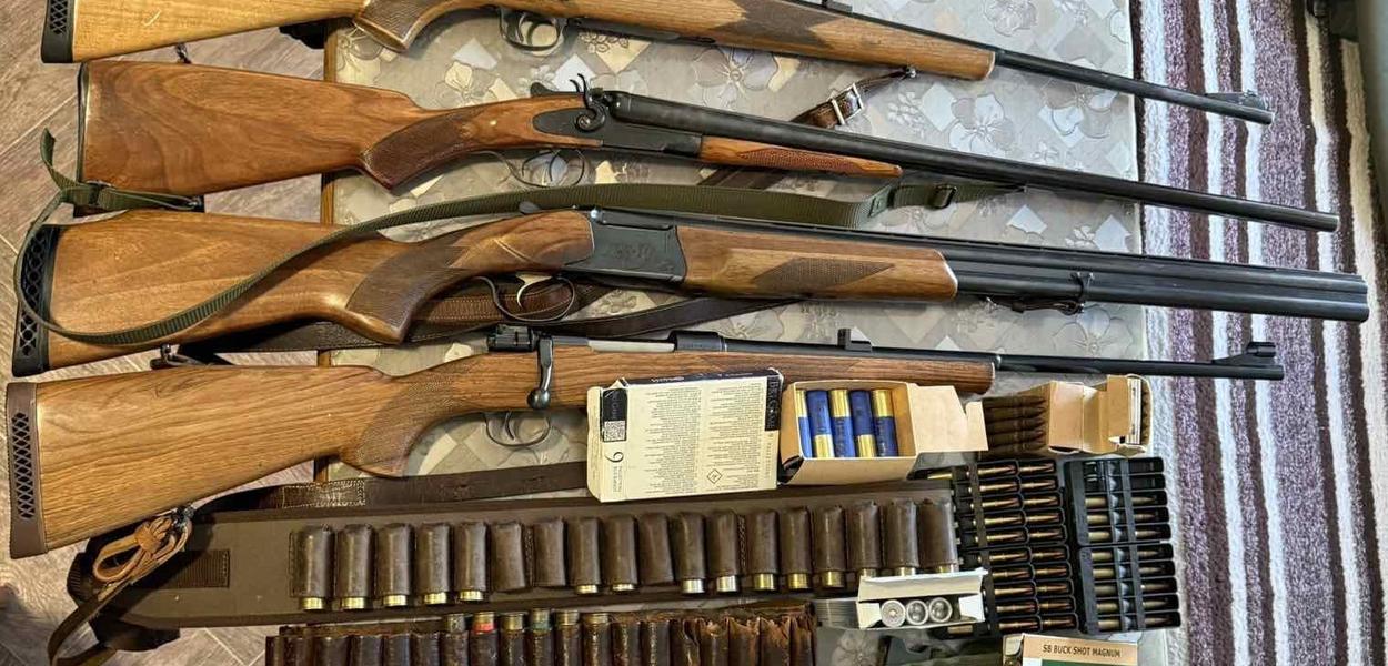 Oduzete puške i municija (Foto: Uprava policije)