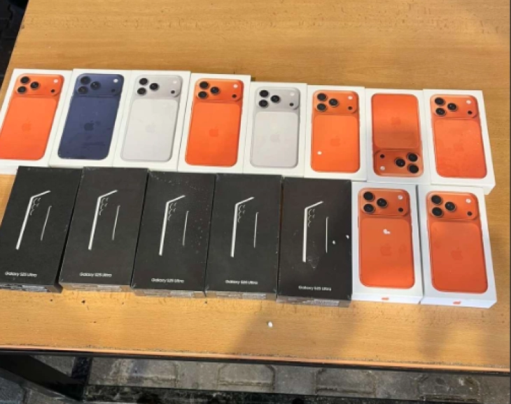 Zaplijenjeni telefoni (Foto: Uprava carina)