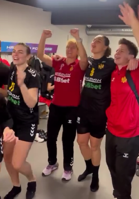 Slavlje crnogorskih rukometašica (Foto: Zauvijek Crna Gora/Instagram)