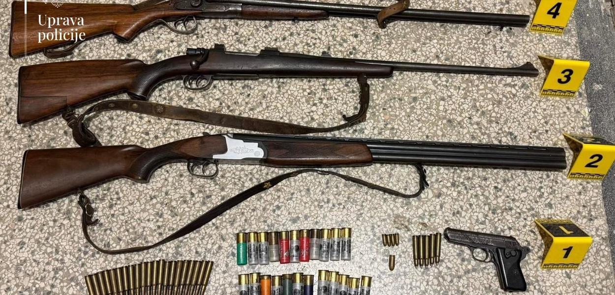 Oduzeto oružje i municija (Foto: Uprava policije)