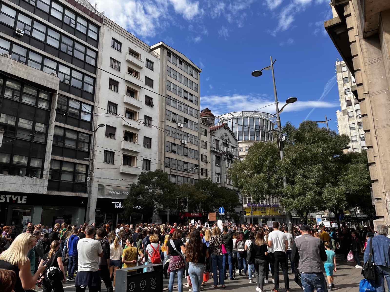 Protest ispred redakcije Informera