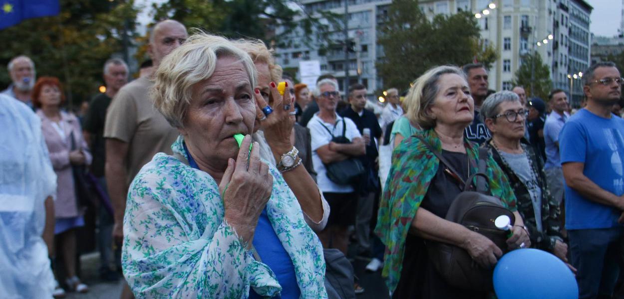 Održan 21. protest “Srbija protiv nasilja”: Ispred RTS-a upućen zahtev za objektivno izveštavanje | Insajder TV
