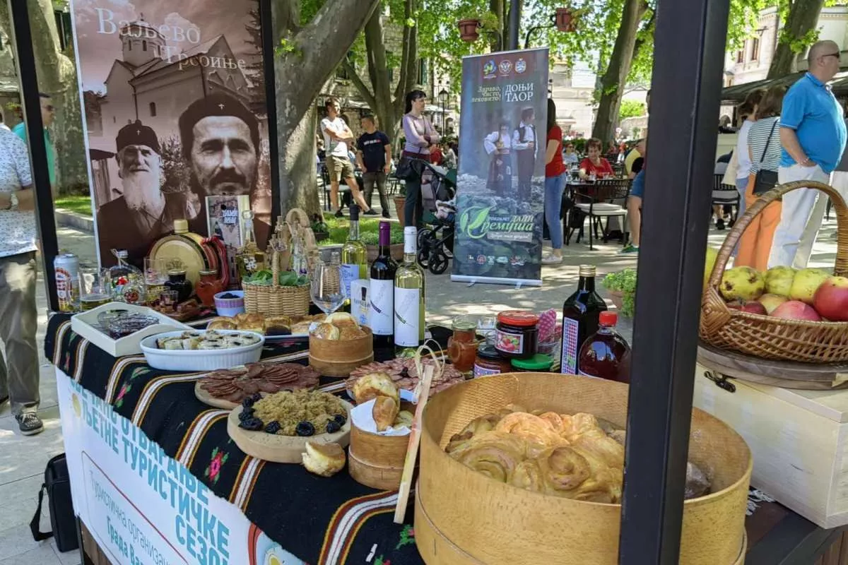 Štand Valjeva u Dučićevoj ulici