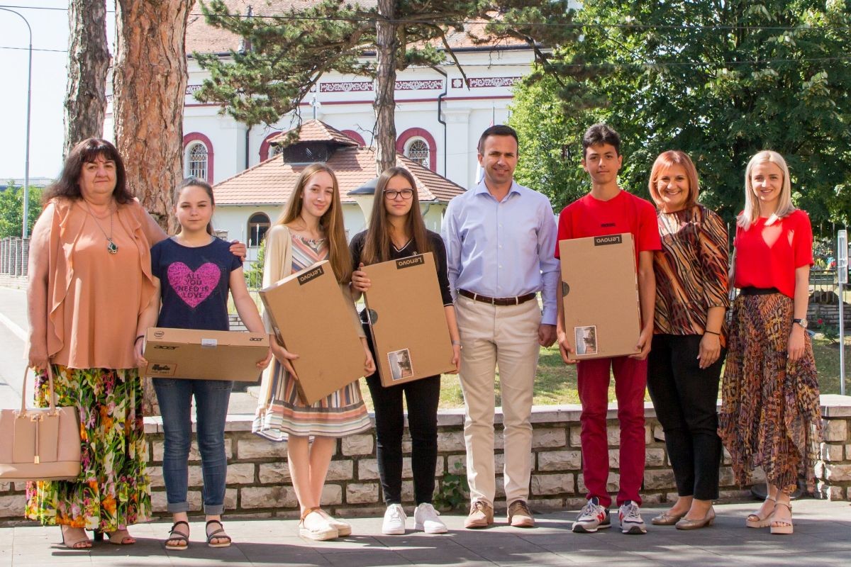 Mionički vukovci i predsednik Mionice
