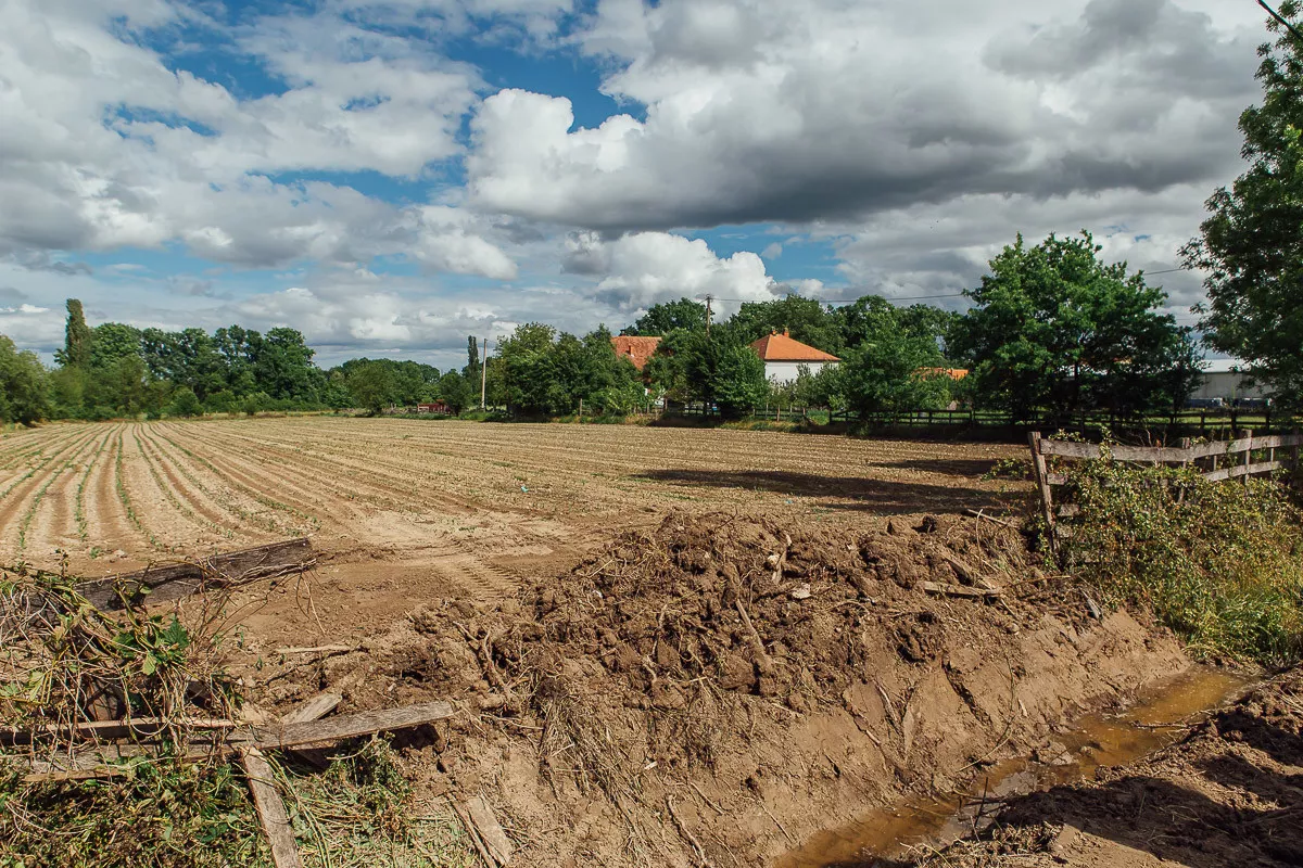 Njiva u koju je bespravno ušao bager