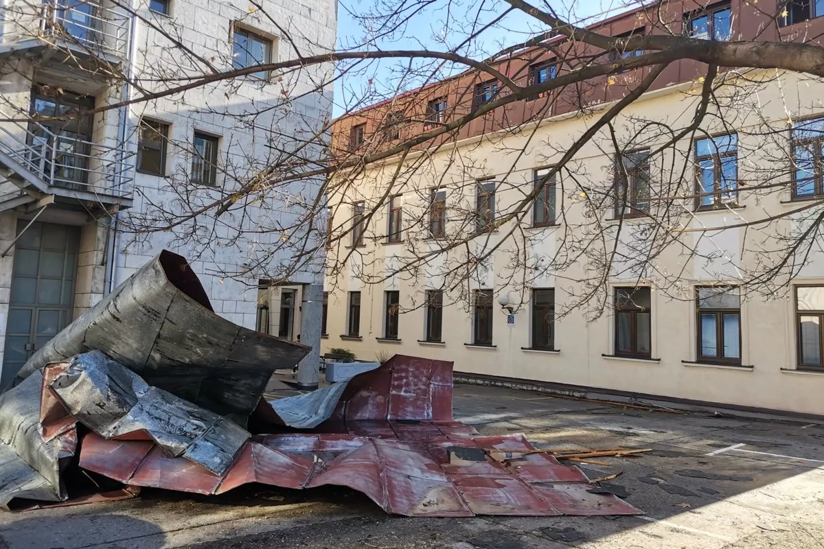 Vetar odneo krov sa VIPOS-a