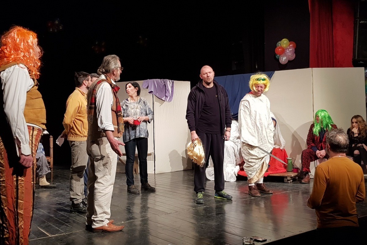 Sa probe Predstave Hamleta u selu Mrduša Donja