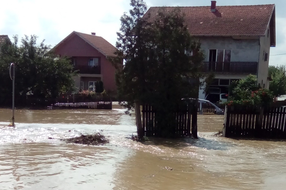 Poplavljeno dvorište porodice Obradović