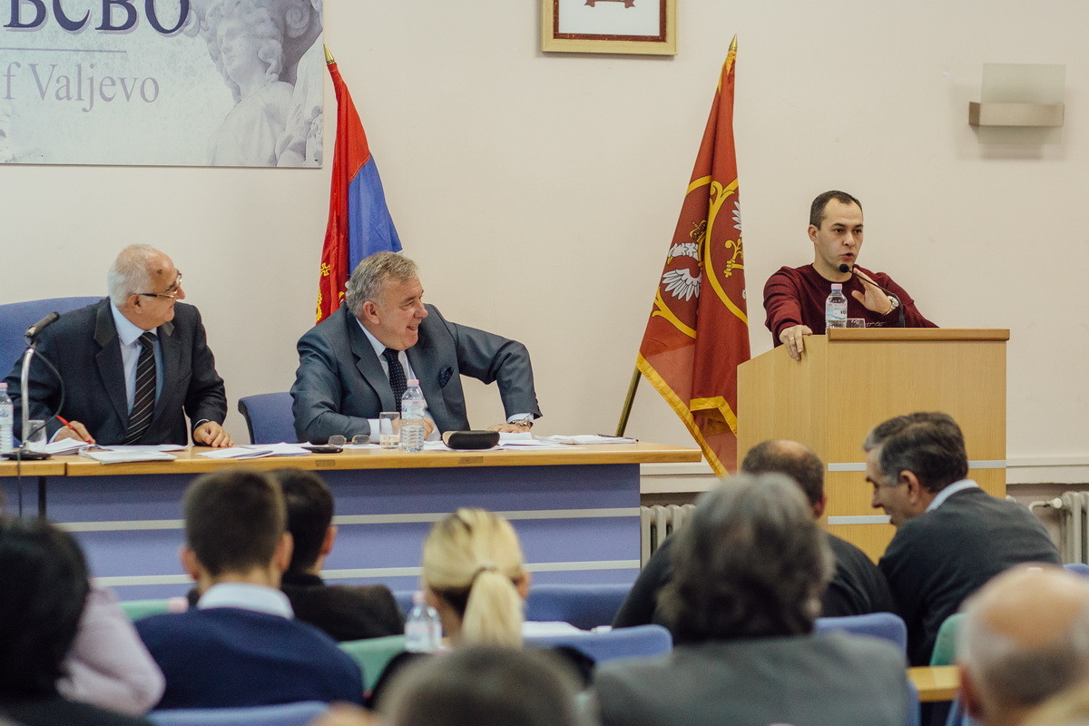 Milan Gajić za skupštinskom govornicom (arhiva)