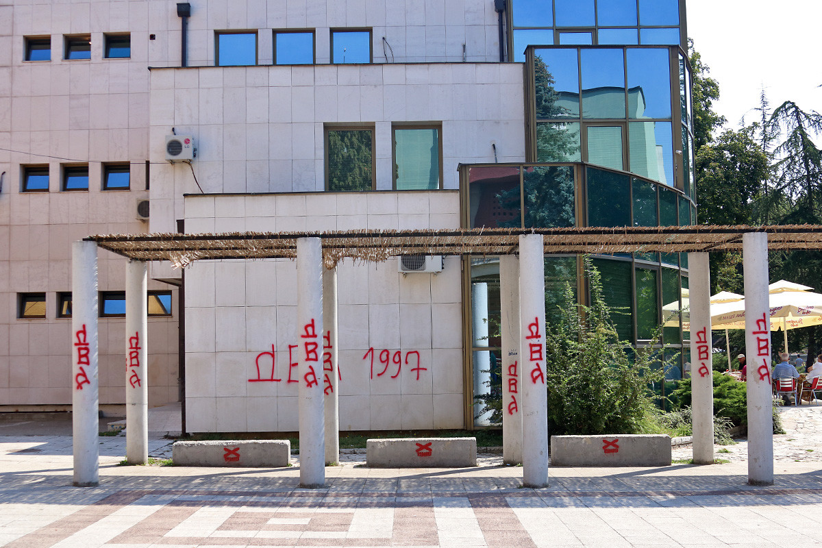 Grafit na zgradi penzionog